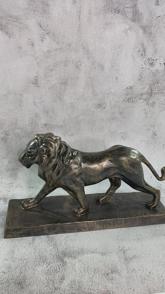 The Lion King statuette Black and Gold