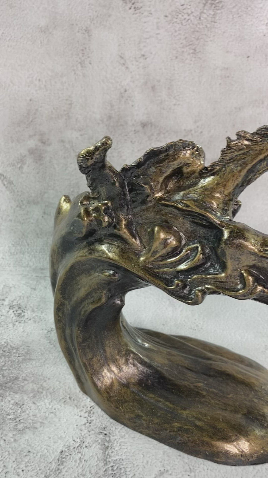 sculpture Ocean Wind in Black and Gold